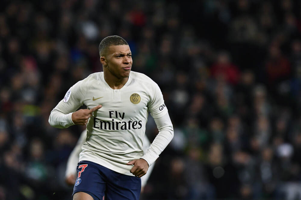 男人爱上中年女人, 反应竟有这3个真实表现!